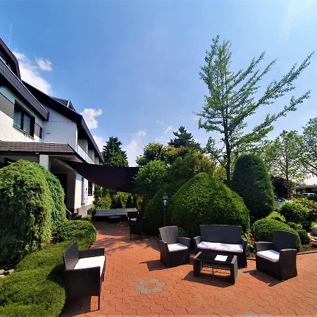 Dreispitz -B&B-Hotel Garni โฮฟไฮม์อัมเทานอส ภายนอก รูปภาพ
