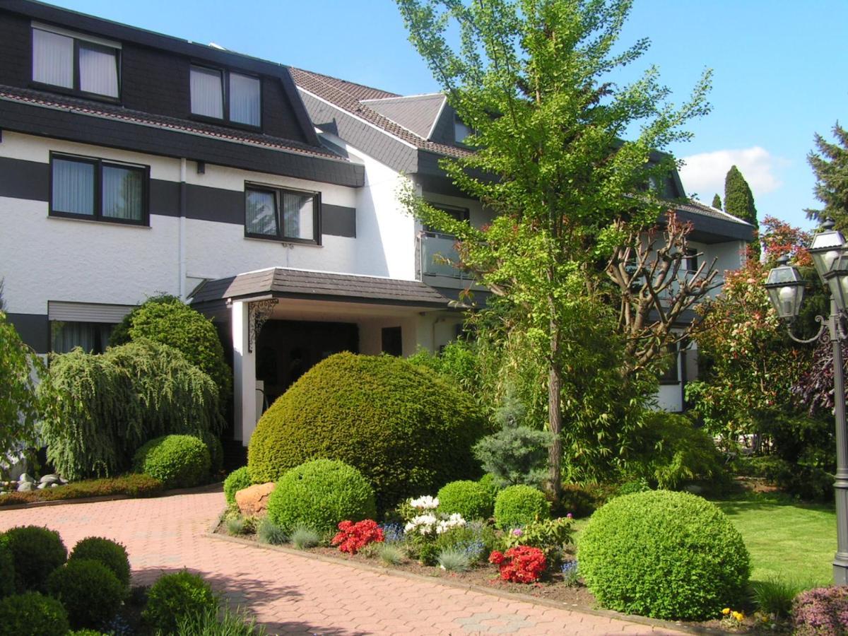 Dreispitz -B&B-Hotel Garni โฮฟไฮม์อัมเทานอส ภายนอก รูปภาพ