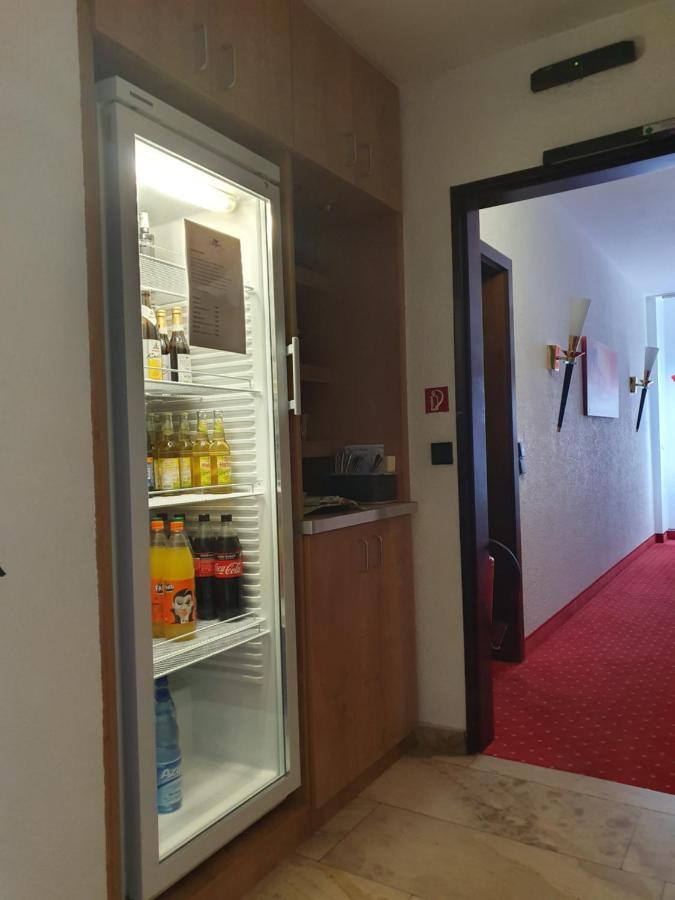 Dreispitz -B&B-Hotel Garni โฮฟไฮม์อัมเทานอส ภายนอก รูปภาพ
