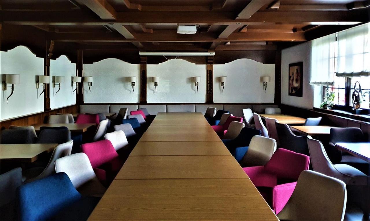 Dreispitz -B&B-Hotel Garni โฮฟไฮม์อัมเทานอส ภายนอก รูปภาพ