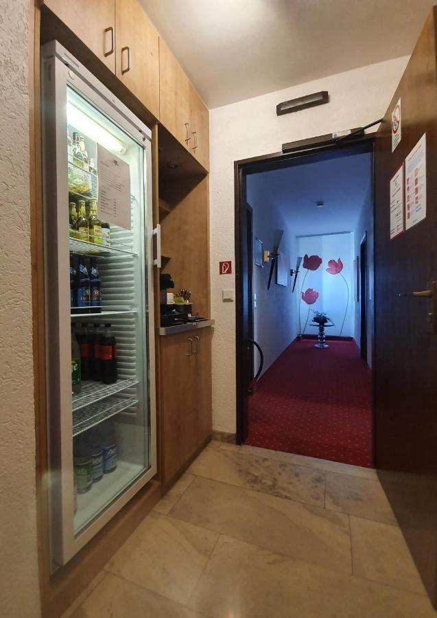 Dreispitz -B&B-Hotel Garni โฮฟไฮม์อัมเทานอส ภายนอก รูปภาพ