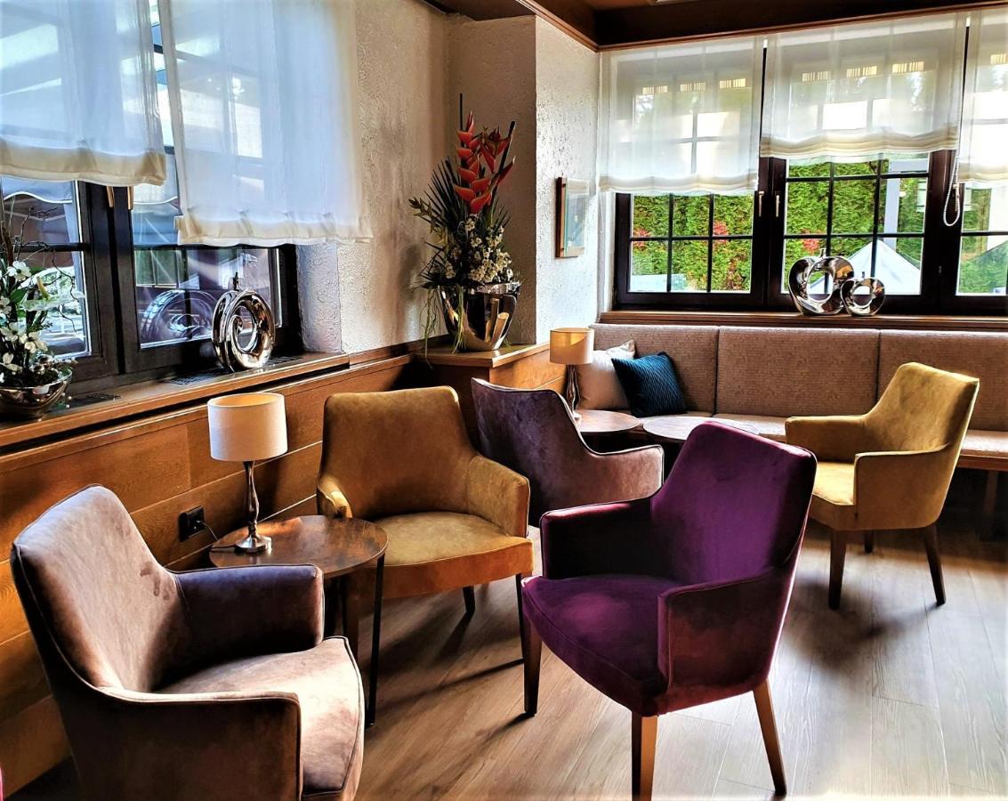 Dreispitz -B&B-Hotel Garni โฮฟไฮม์อัมเทานอส ภายนอก รูปภาพ