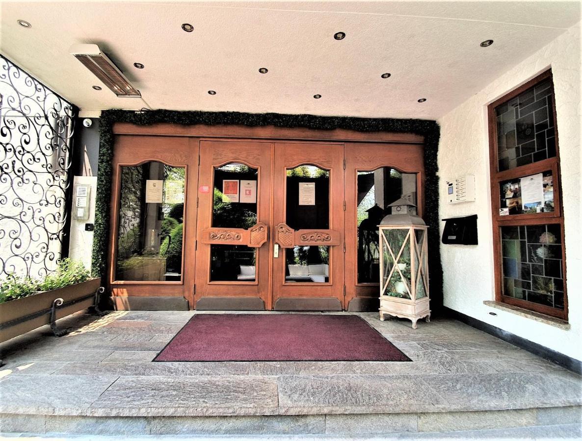 Dreispitz -B&B-Hotel Garni โฮฟไฮม์อัมเทานอส ภายนอก รูปภาพ