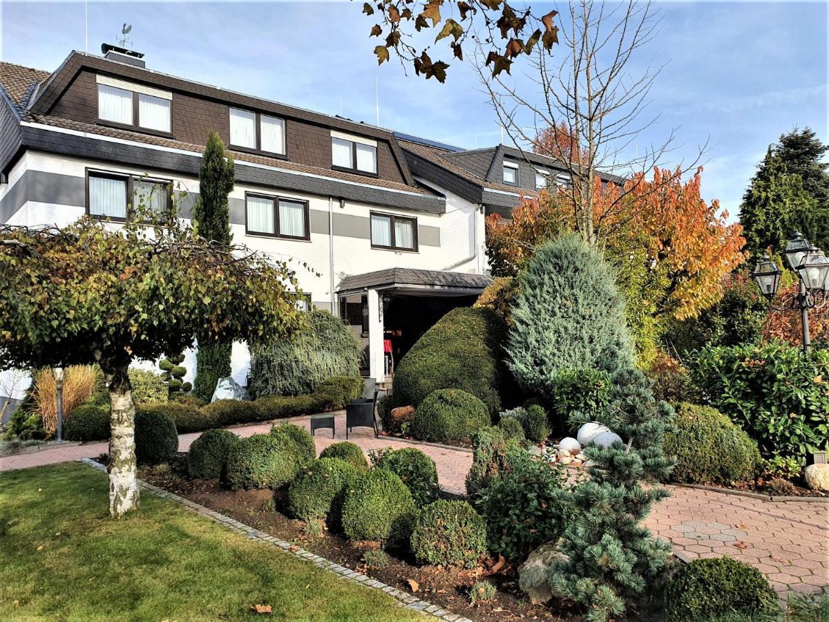 Dreispitz -B&B-Hotel Garni โฮฟไฮม์อัมเทานอส ภายนอก รูปภาพ