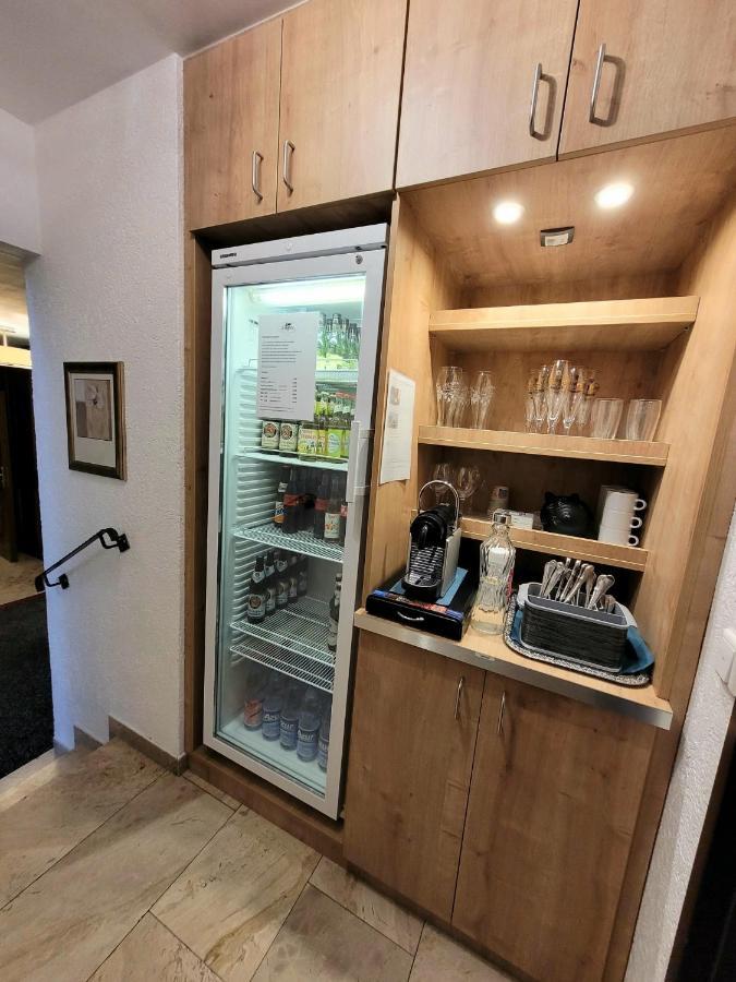 Dreispitz -B&B-Hotel Garni โฮฟไฮม์อัมเทานอส ภายนอก รูปภาพ